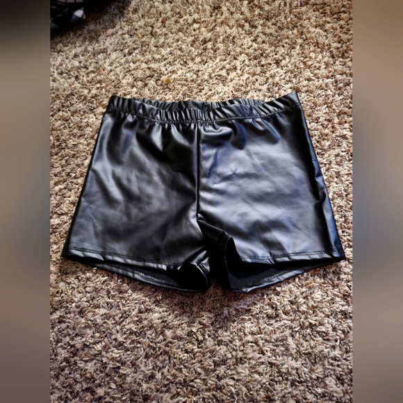 Dolls Kill Vegan Faux Leather High Waisted Shorts (S)(NWOT)(DEADSTOCK) - Picture 2 of 4